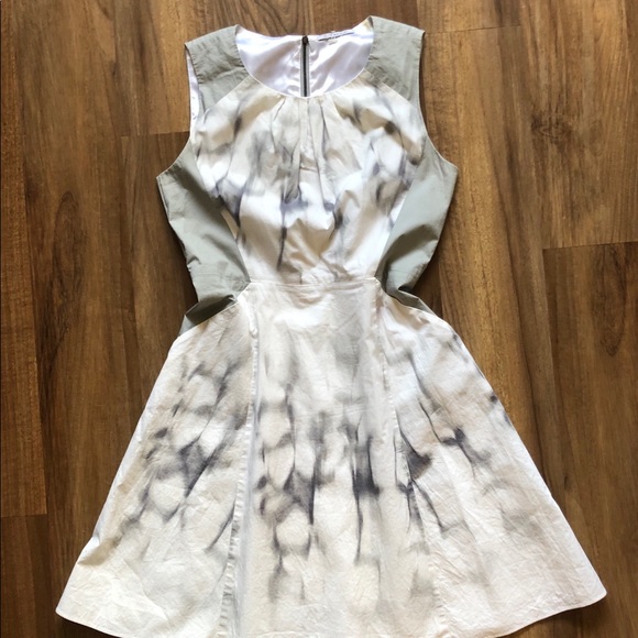 T Tahari Dress 8 - Picture 4 of 8